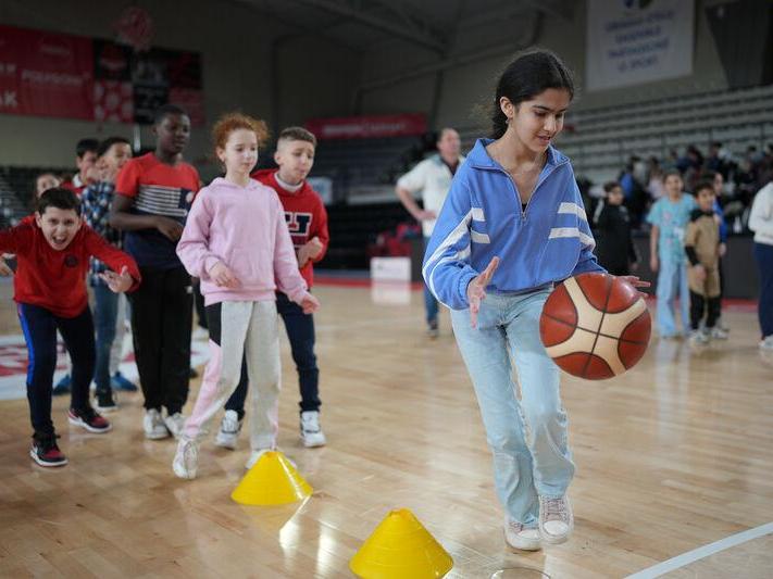 SOP 2024, semaine olympique et paralympique, initiation au basket à l'ESBVA