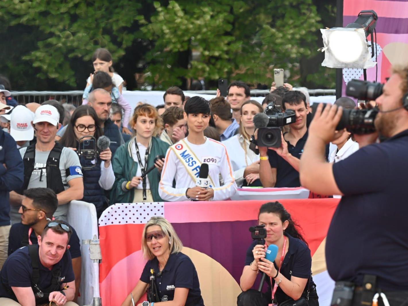 Eve Gilles, Miss France 2024, a porté la flamme 