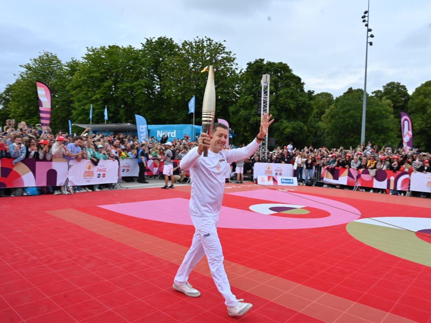 Dany Boon, dernier relayeur de la flamme olympique à Lille